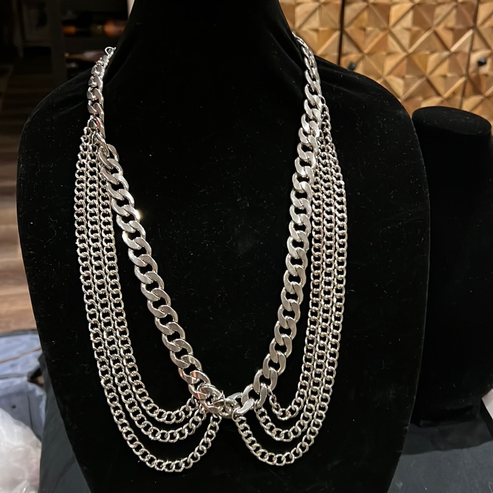 SILVER LINK CHAIN NECKLACE